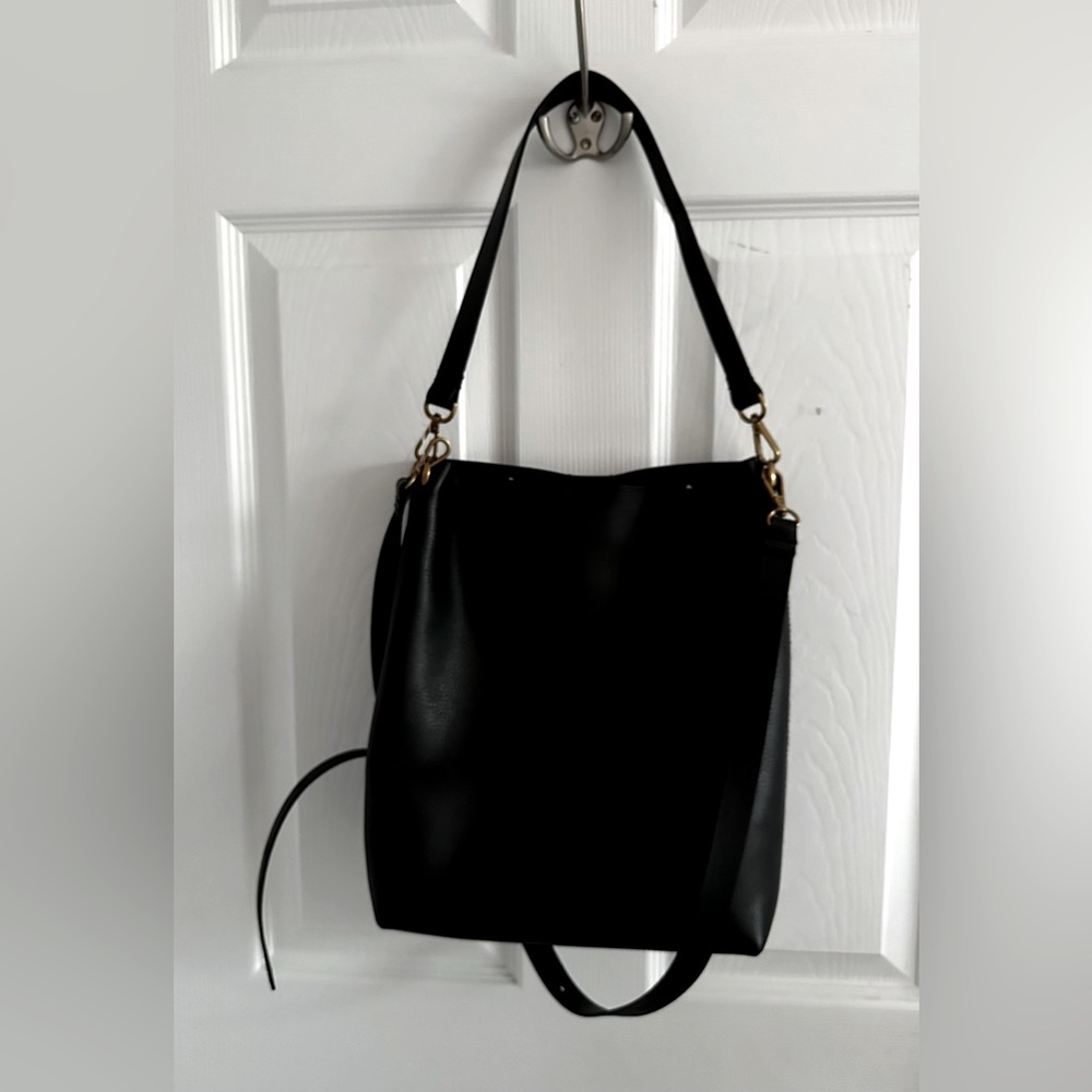 Transport bucket bag - black leather
